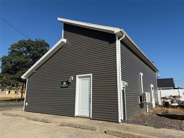 1210 N 8th Street , Vandalia, IL 62471