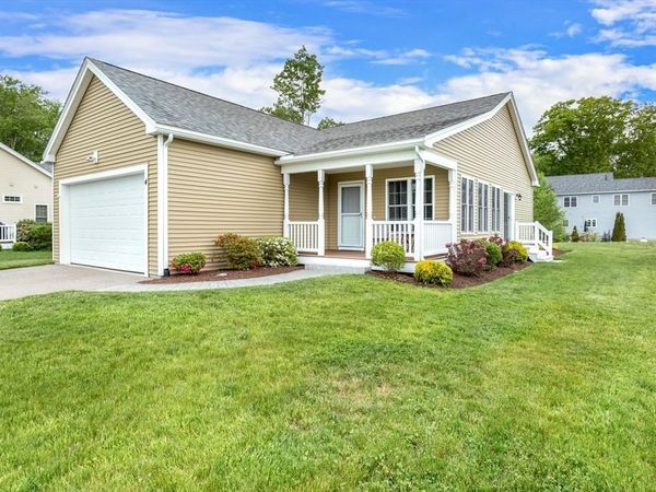 4 Candlelight Ln, Bellingham, MA 02019