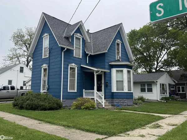 1000 1st Avenue S, Clear Lake, IA 50428