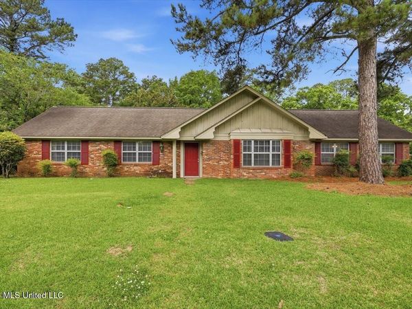 5137 Meadow Oaks Park Drive, Jackson, MS 39211