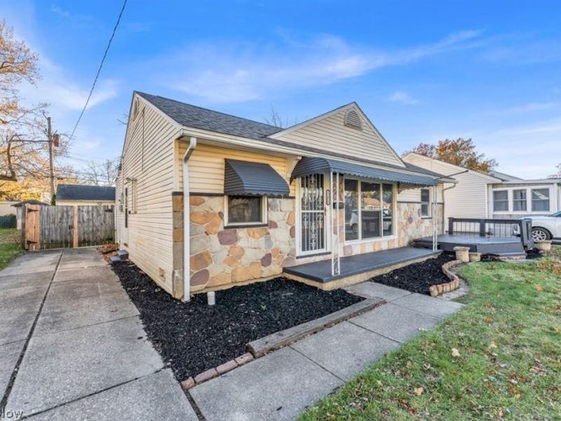 13813 Leroy Avenue , Cleveland, OH 44135 Photo 2