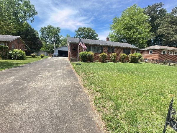 400 Briarwood Drive , Charlotte, NC 28215