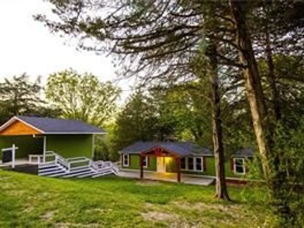 8431 Navajo Trail , Rogers, AR 72756
