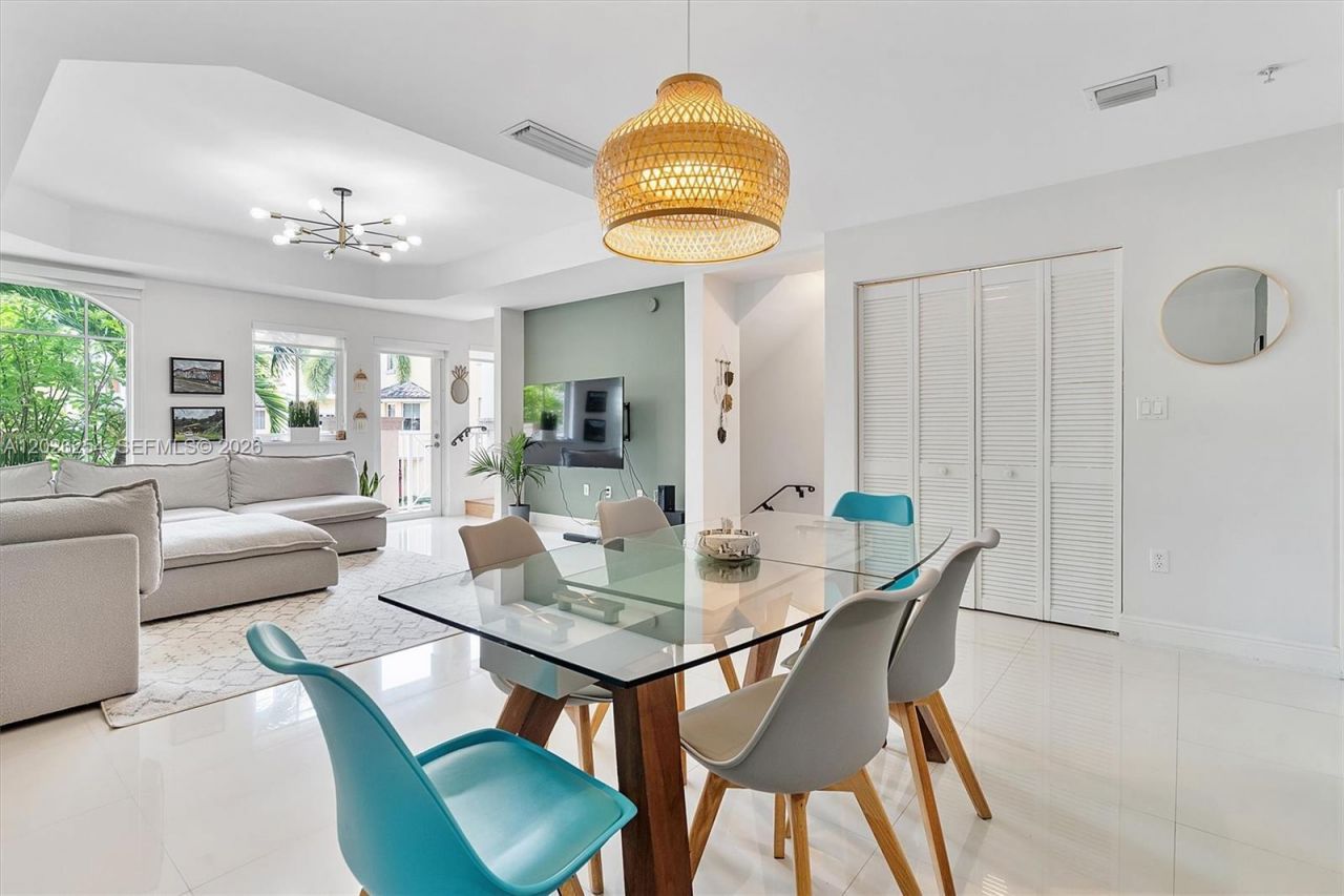 2704 NE 184th Ter, Aventura, FL 33160 Photo