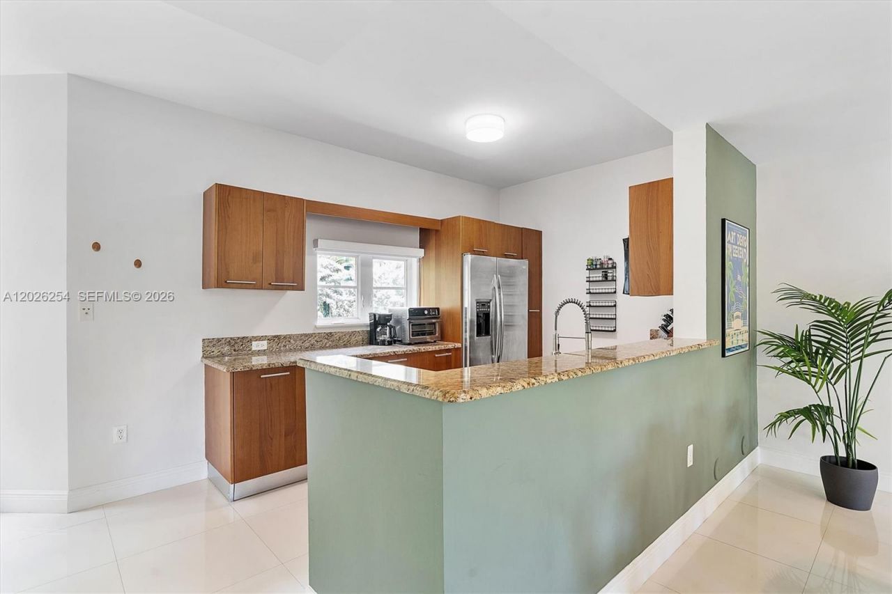 2704 NE 184th Ter, Aventura, FL 33160 Photo