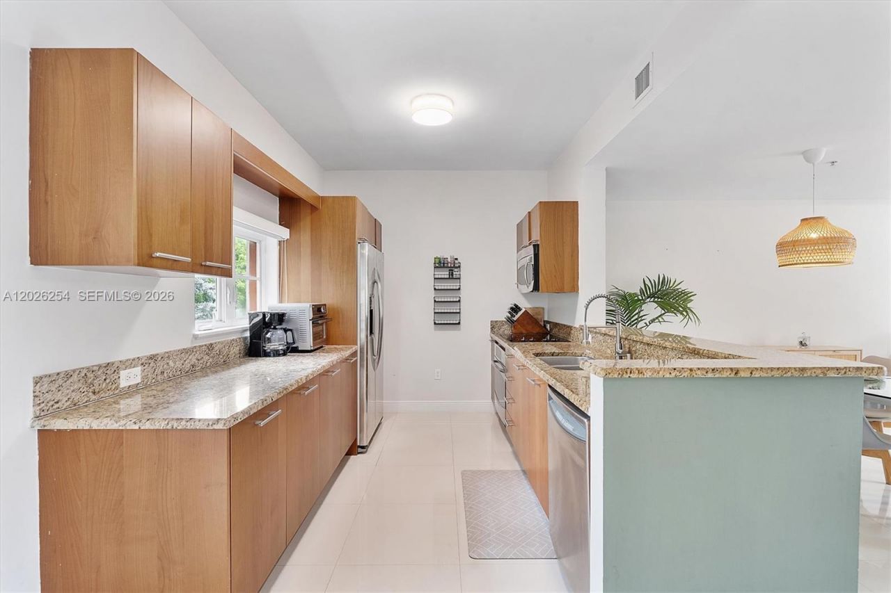 2704 NE 184th Ter, Aventura, FL 33160 Photo