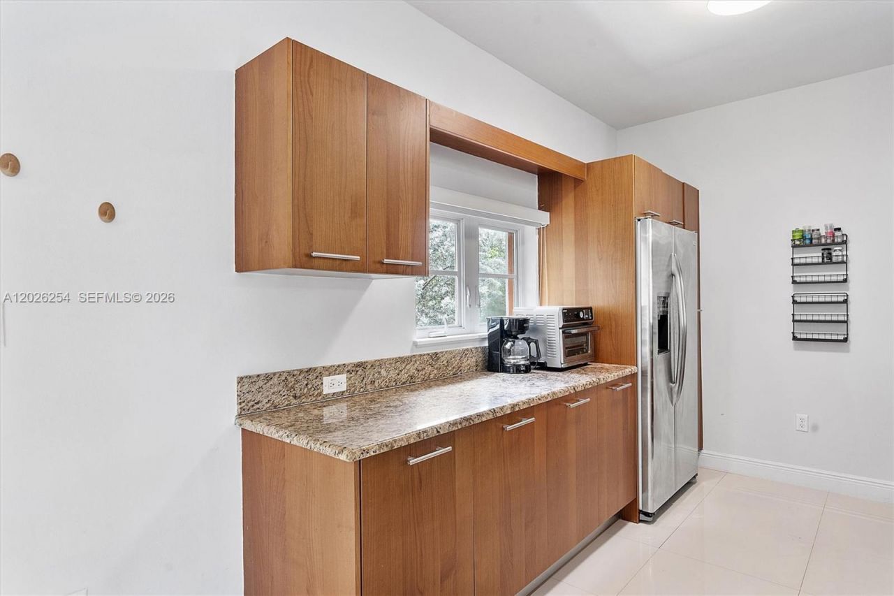 2704 NE 184th Ter, Aventura, FL 33160 Photo