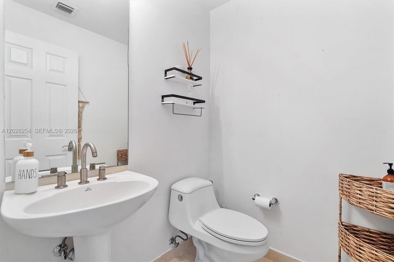 2704 NE 184th Ter, Aventura, FL 33160 Photo