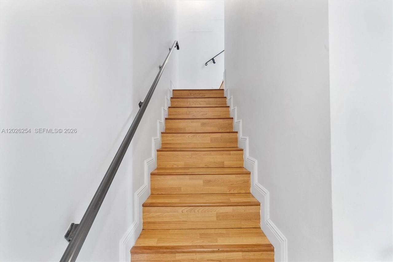 2704 NE 184th Ter, Aventura, FL 33160 Photo