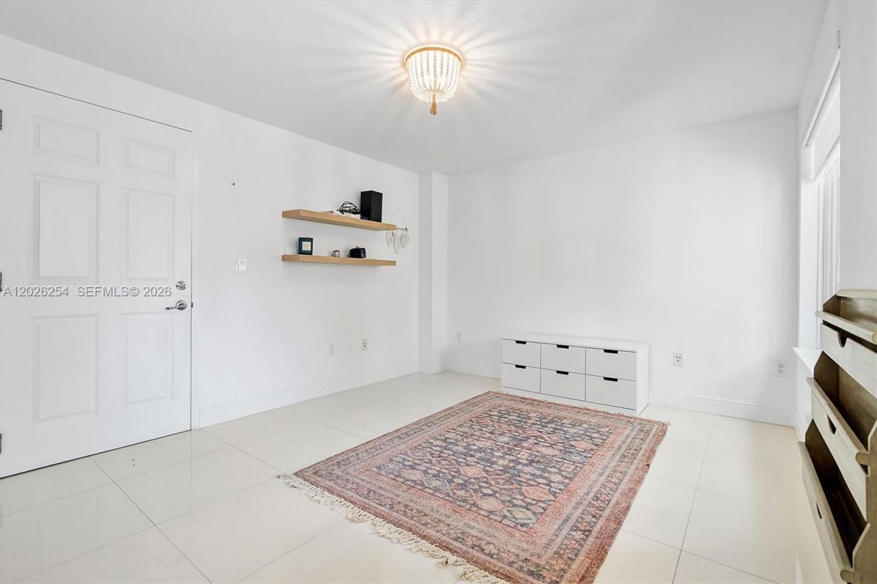 2704 NE 184th Ter, Aventura, FL 33160 Photo