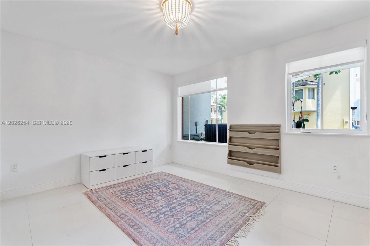 2704 NE 184th Ter, Aventura, FL 33160 Photo