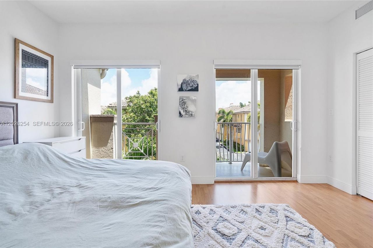 2704 NE 184th Ter, Aventura, FL 33160 Photo