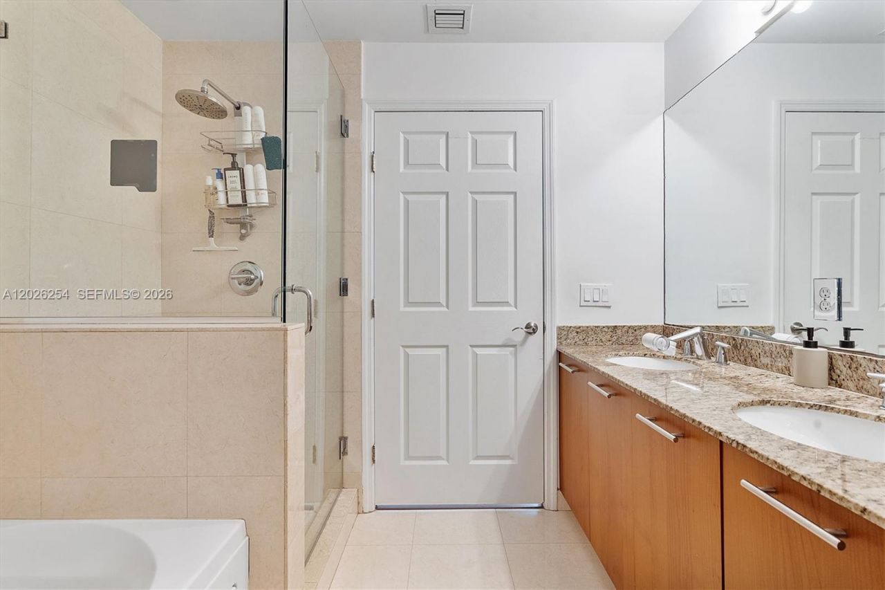 2704 NE 184th Ter, Aventura, FL 33160 Photo