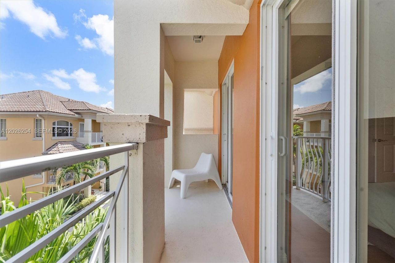 2704 NE 184th Ter, Aventura, FL 33160 Photo