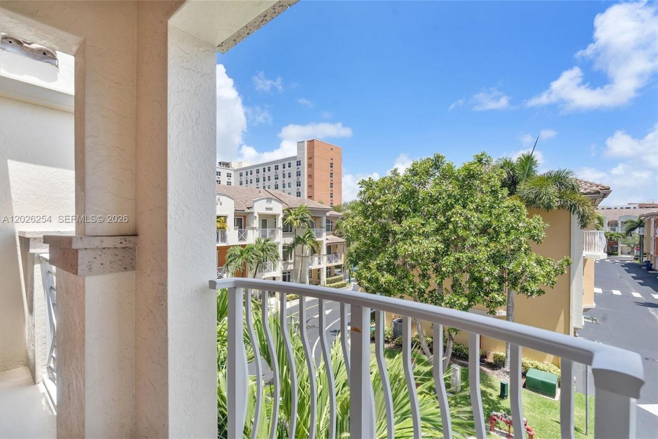 2704 NE 184th Ter, Aventura, FL 33160 Photo