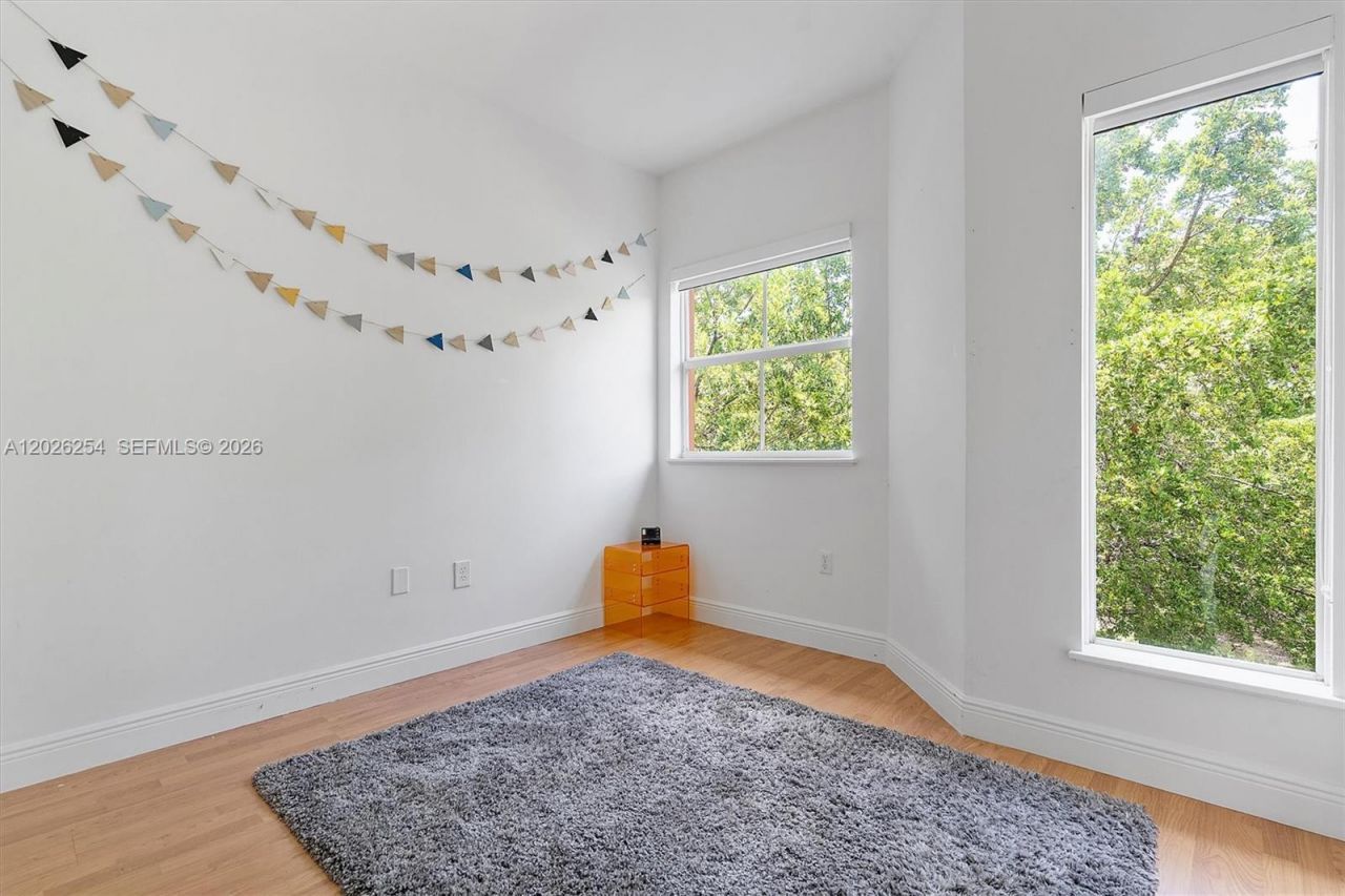 2704 NE 184th Ter, Aventura, FL 33160 Photo