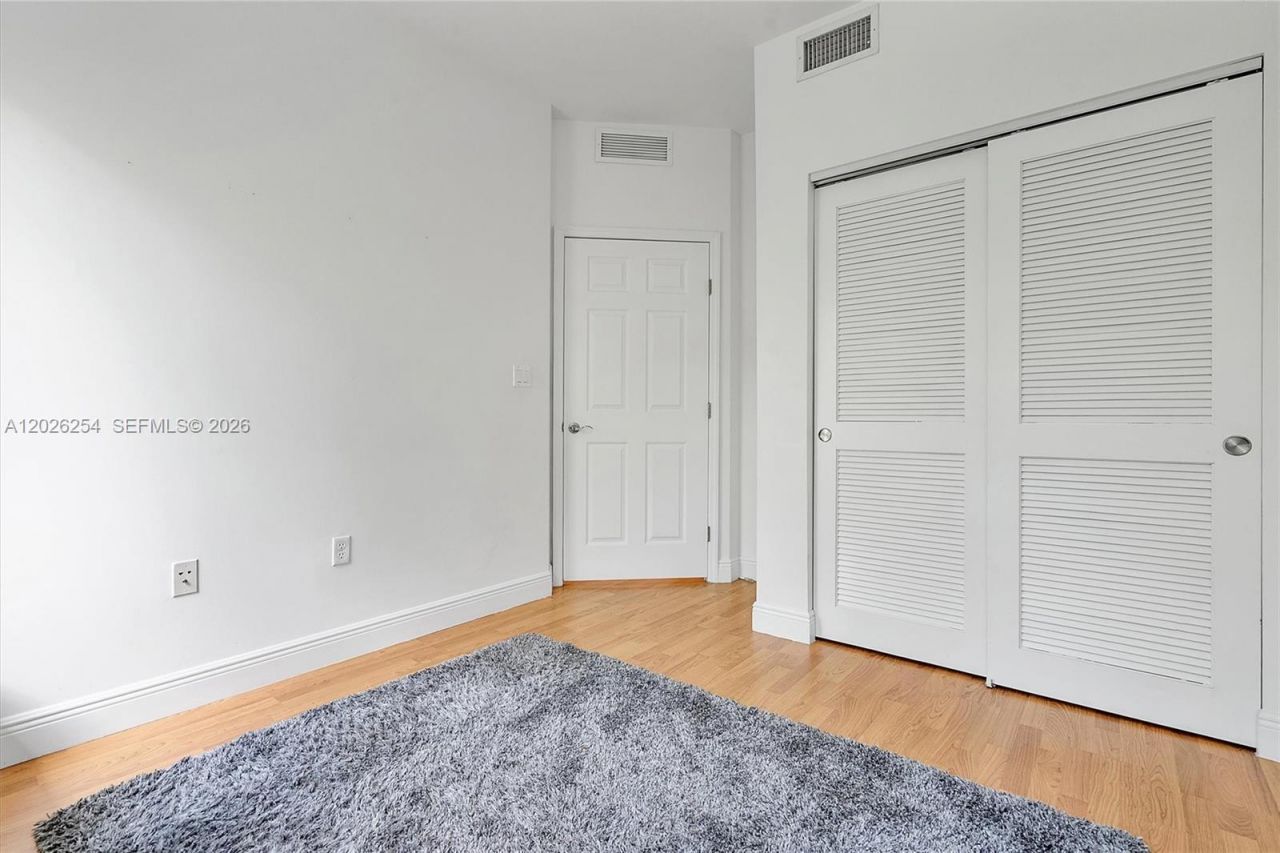 2704 NE 184th Ter, Aventura, FL 33160 Photo