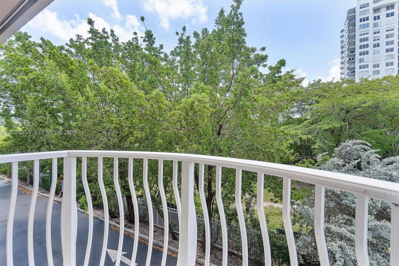 2704 NE 184th Ter, Aventura, FL 33160 Photo