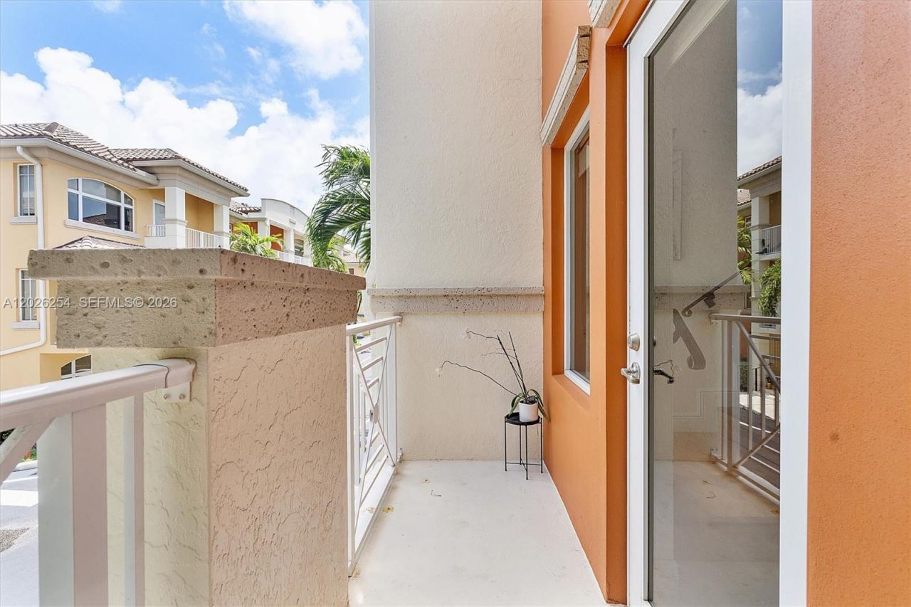 2704 NE 184th Ter, Aventura, FL 33160 Photo