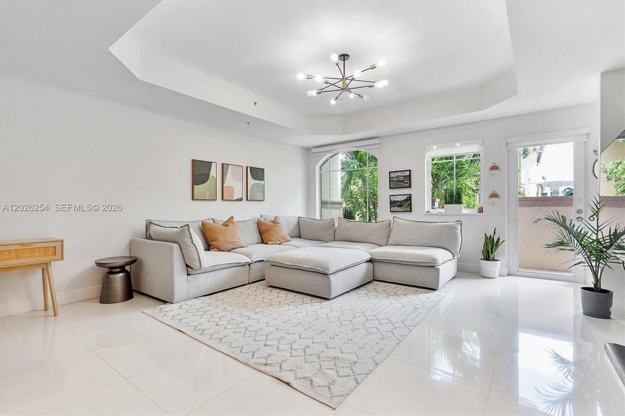 2704 NE 184th Ter, Aventura, FL 33160 Photo