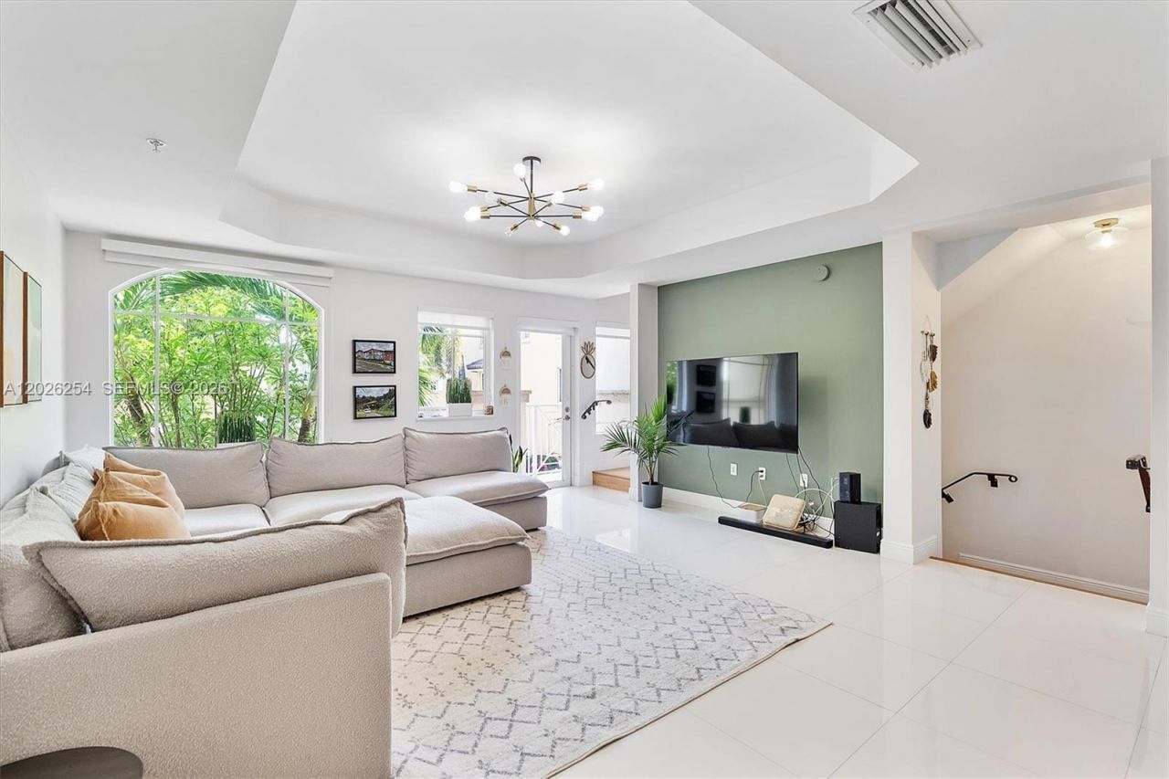2704 NE 184th Ter, Aventura, FL 33160 Photo