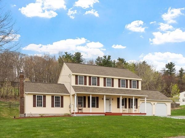 8 Biscuit Hill Dr, Leominster, MA 01453