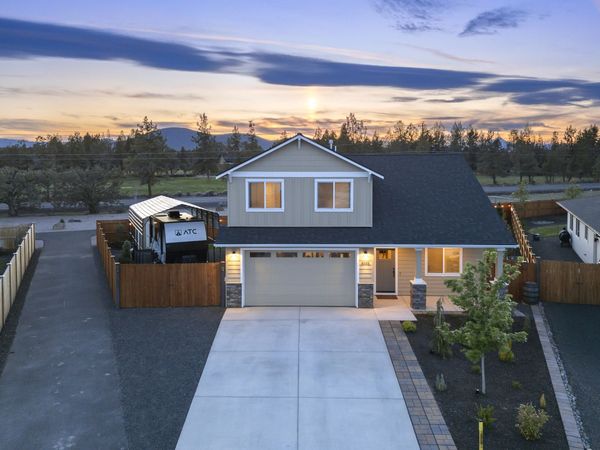 4999 SW Yew Place, Redmond, OR 97756