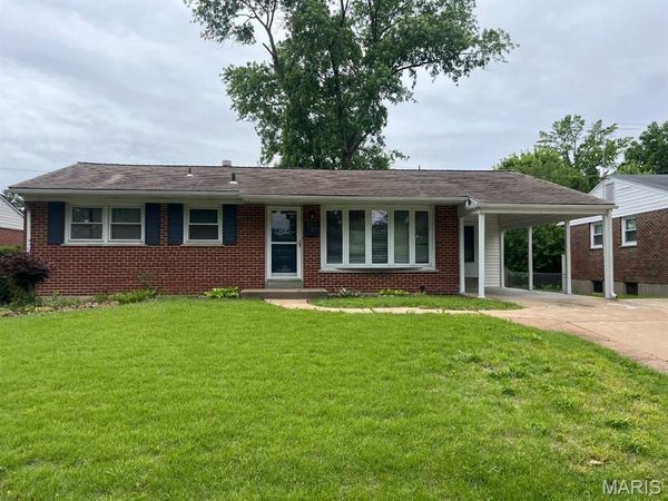 270 W Saint Anthony Lane , Florissant, MO 63031