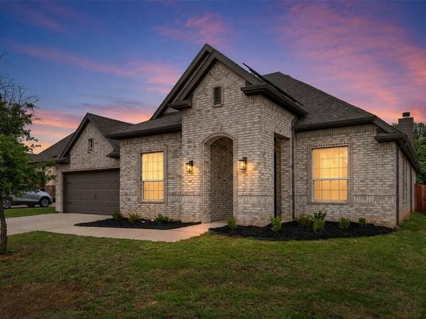 1068 Wildwood Drive, Joshua, TX 76058