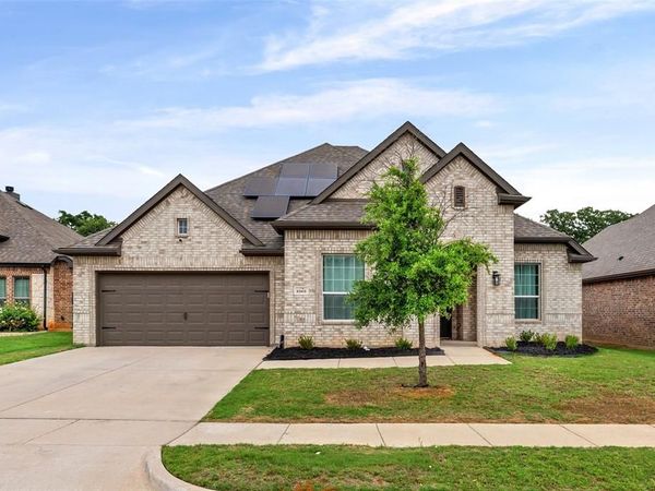 1068 Wildwood Drive, Joshua, TX 76058