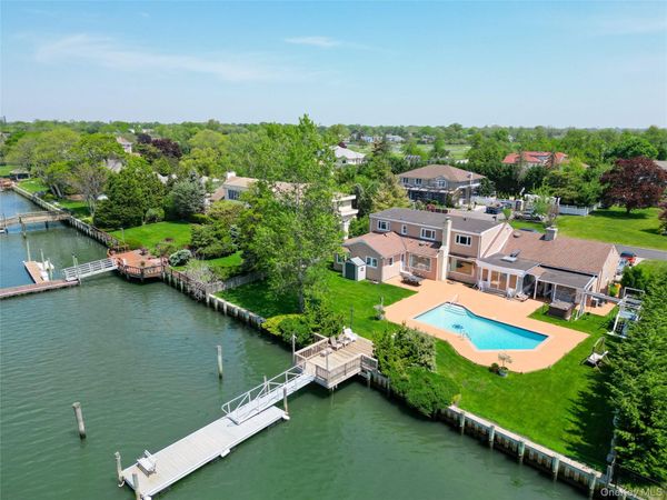 996 Wateredge Place , Hewlett Harbor, NY 11557