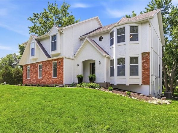 16720 Grandview Street, Overland Park, KS 66085