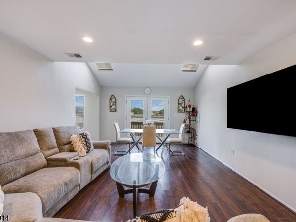 116 Peach St, Woodbridge, NJ 07001