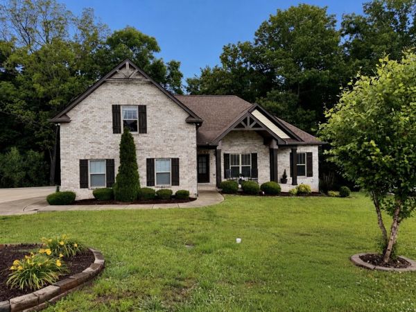 2065 Stratford Ln, Greenbrier, TN 37073