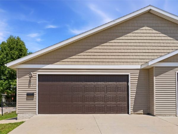 122 33rd Street Drive SE, Cedar Rapids, IA 52403