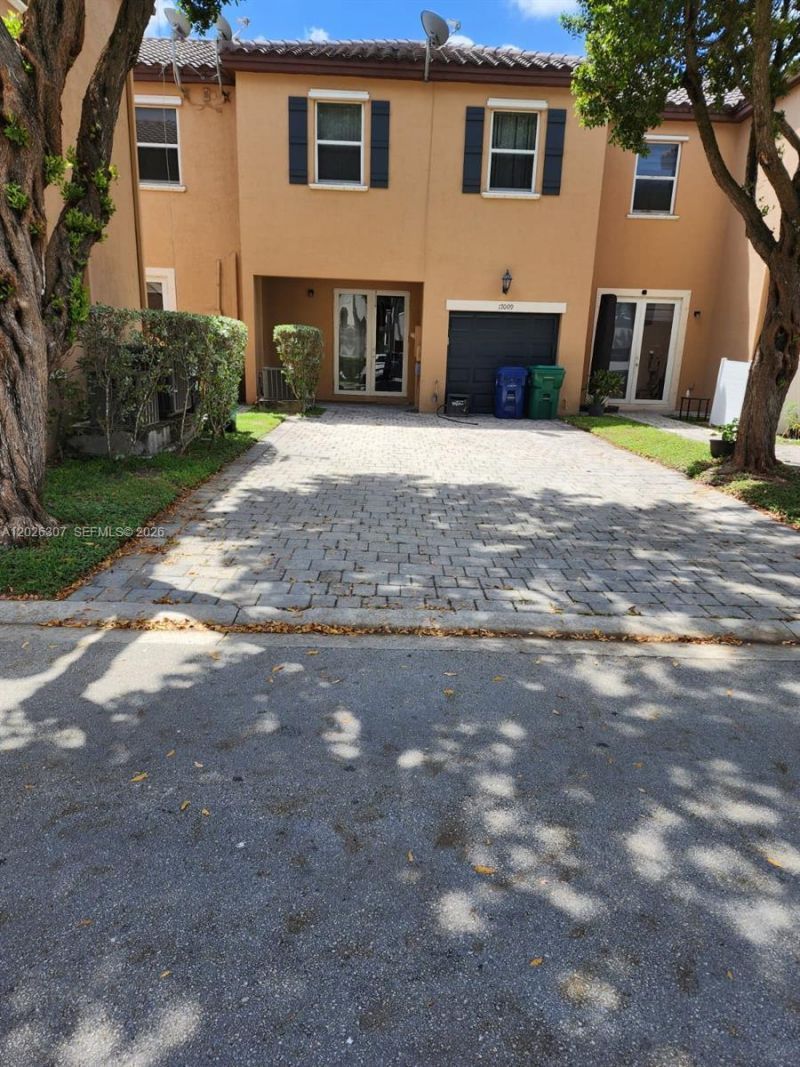 17009 SW 94th Ter, Miami, FL 33196 Photo