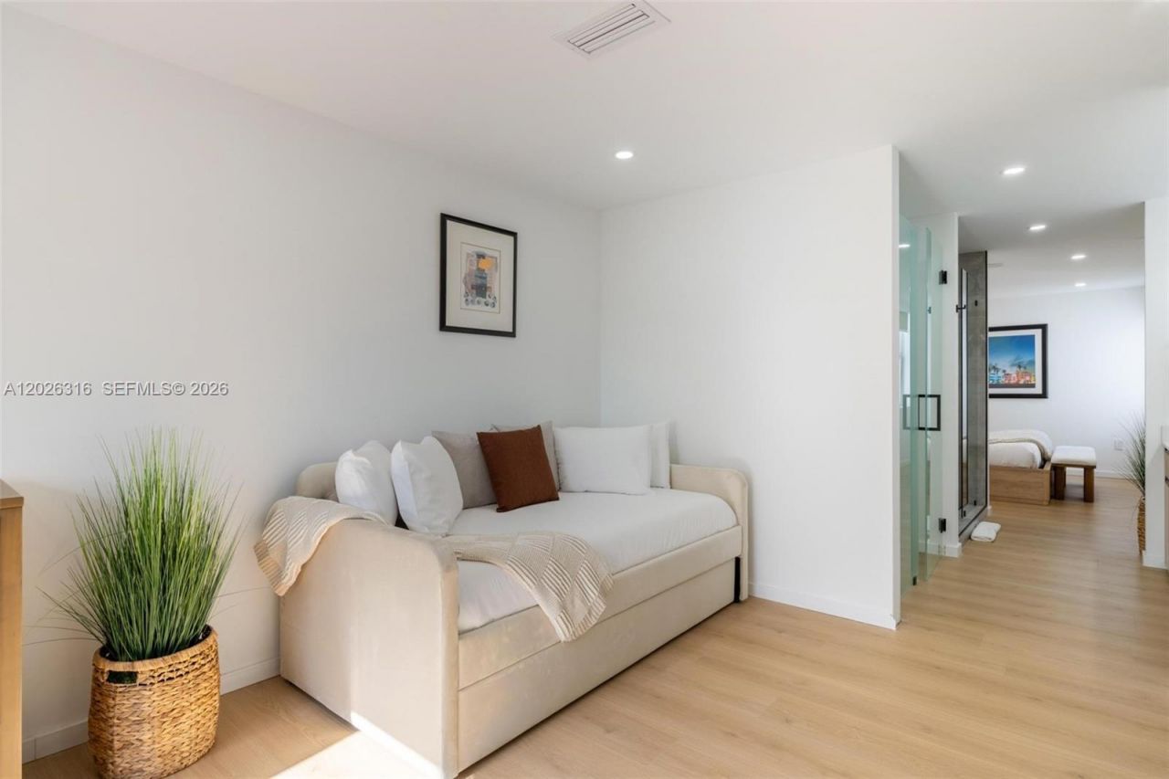 1975 Calais Dr, Unit 4, Miami Beach, FL 33141 Photo