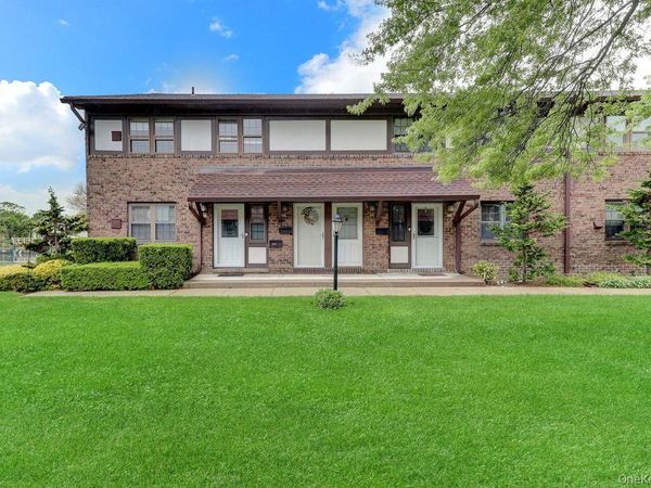 102 Mariners Way , Copiague, NY 11726