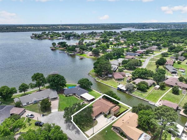 4204 Chaparral Court , Granbury, TX 76049