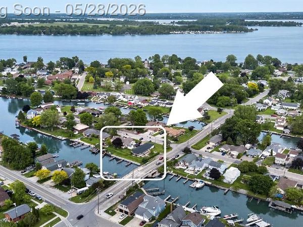 29886 Pointe Drive, Gibraltar, MI 48173