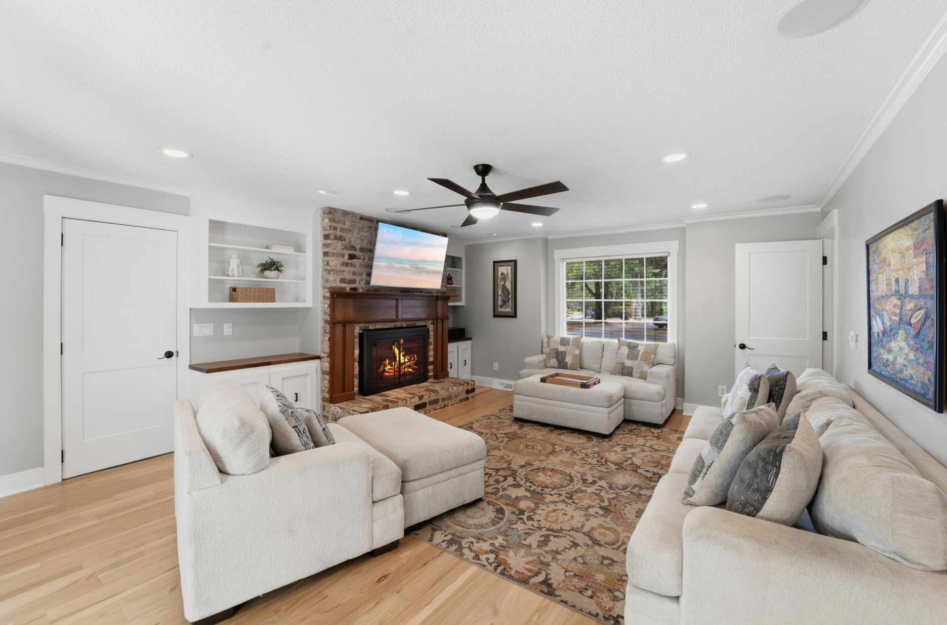 689 Ayers Drive Photo 10