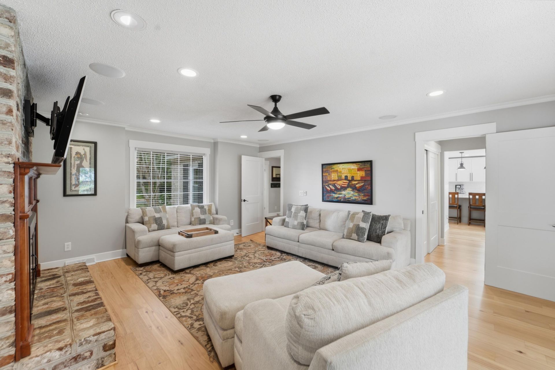 689 Ayers Drive Photo 13