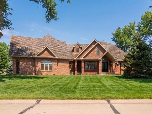 942 Spyglass Circle, Dakota Dunes, SD 57049