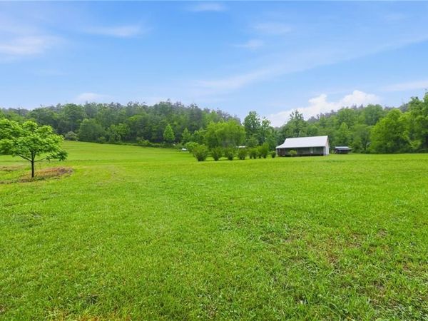 6924 Warwoman Road , Clayton, GA 30525