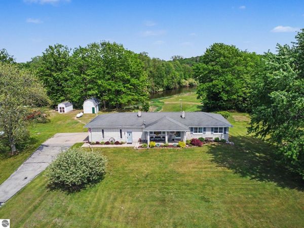 4389 Pine River Road, St Louis, MI 48880