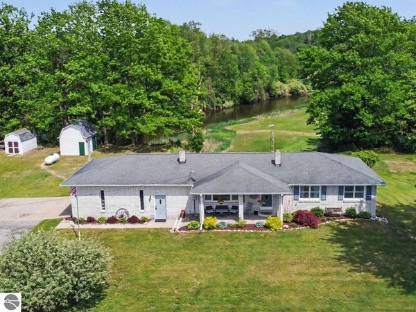 4389 Pine River Road, St Louis, MI 48880