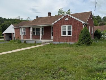 56 N CHURCH ST, CRAIGSVILLE, VA 24430
