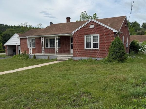 56 N CHURCH ST, CRAIGSVILLE, VA 24430