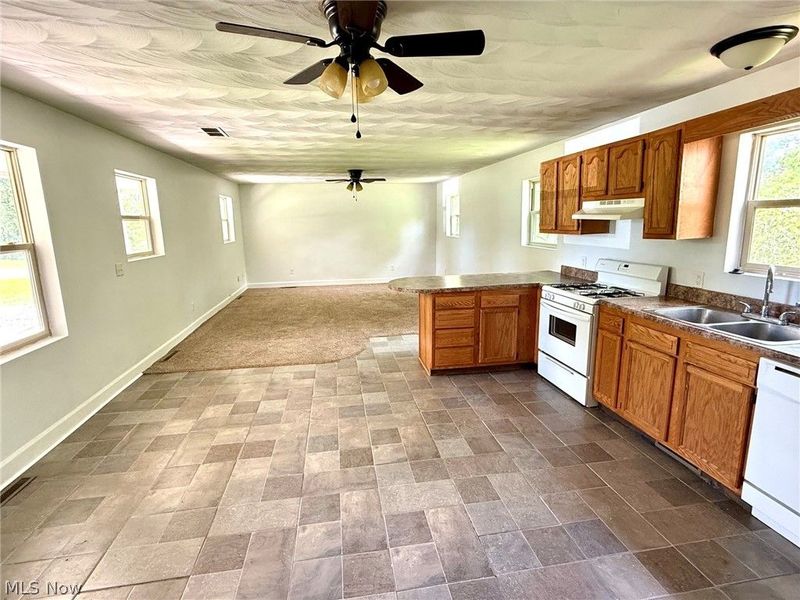 210 W Spring St, Marietta, OH 45750 Photo 2