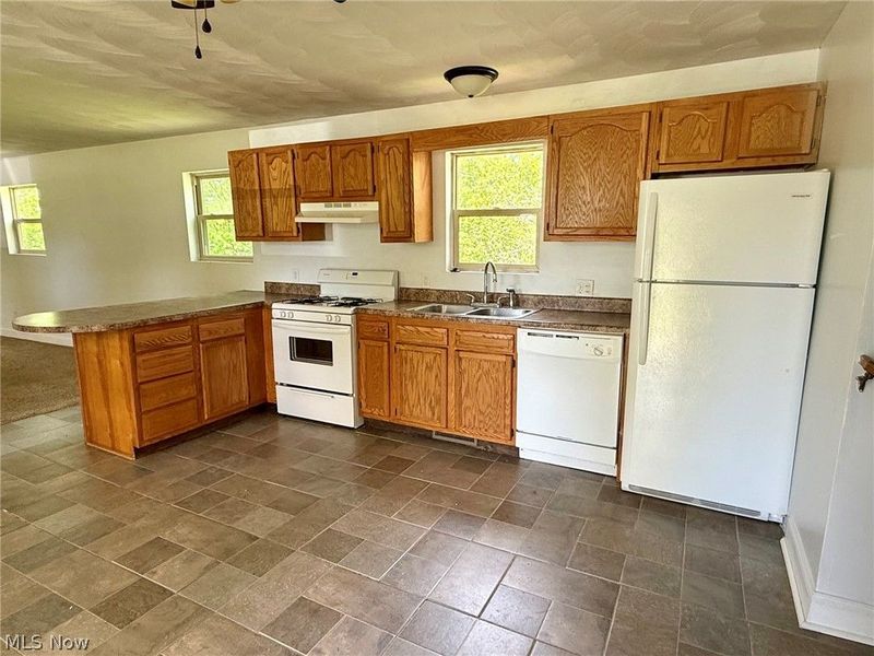 210 W Spring St, Marietta, OH 45750 Photo 4